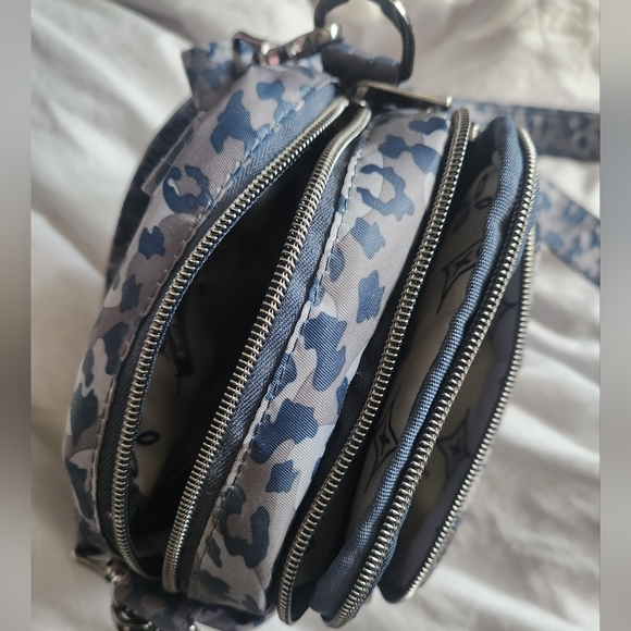 Lug crossbody - Picture 2 of 4